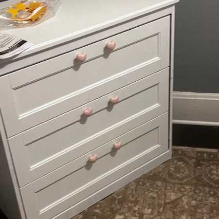 Pink-heart-shaped-drawer-handles-on-a-set-of-drawers