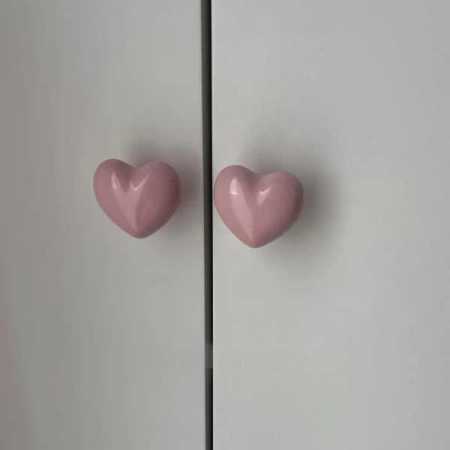 pink-heart-shaped-drawer-knobs-on-cupboards