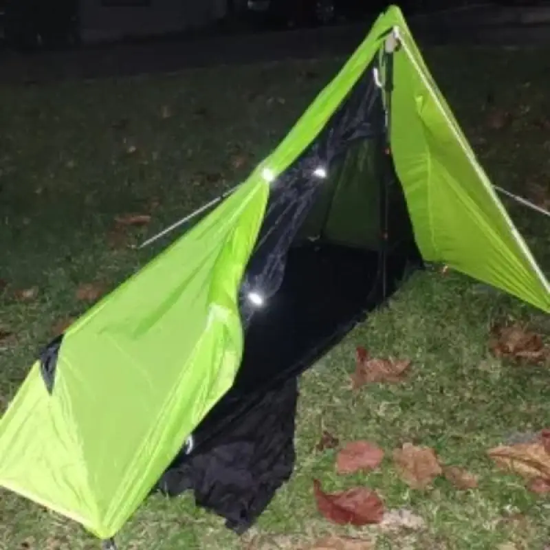 vuno-ultra-1p-poleless-tent-outside-atnght-time.webp