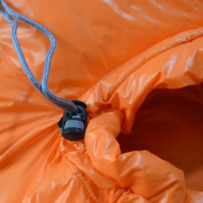 vuno-puffy-goose-orange-down-sleeping-bag-hood-area.webp