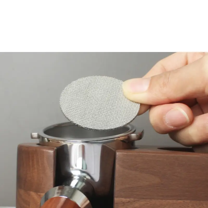 putting-puck-filter-into-54mm-portafilter.webp