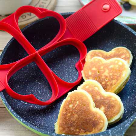 heart-shaped-pancakes-in-a-pan