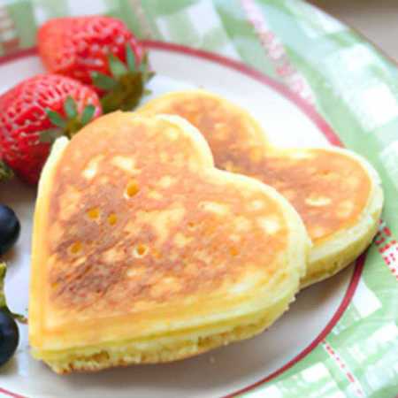 mini-heart-shaped-pancakes-on-a-plate