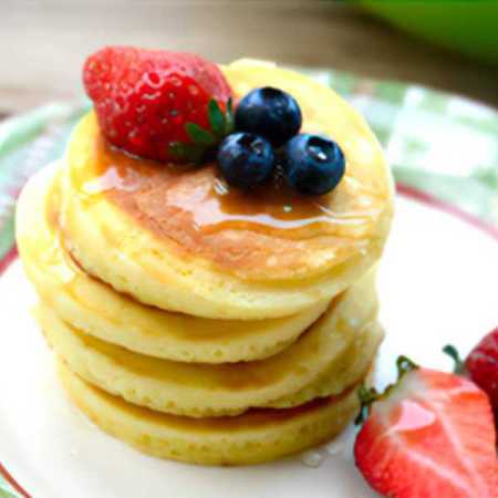 mini-round-pancakes-on-a-plate