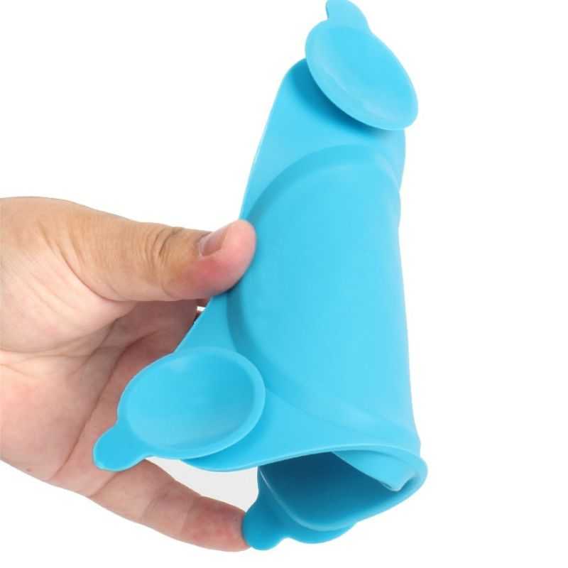 3_Dog_Distraction_Tool_During_Bathing