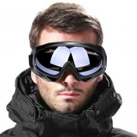 snowboard-goggles-on-model=black-tint2